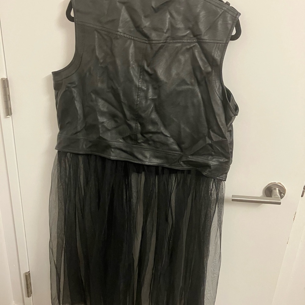 Ashley Stewart Black Sleeveless Asymmetrical Crop Top - Picture 4 of 5